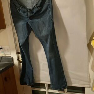 Old Navy Curvy Jeans, 32” inseam.. slight flare, so I’m calling them boot cut